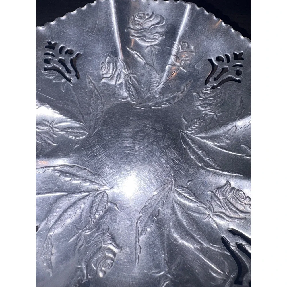 Vintage Hammered Aluminum Basket Embossed Rose Floral Scalloped Dish 8 Inch